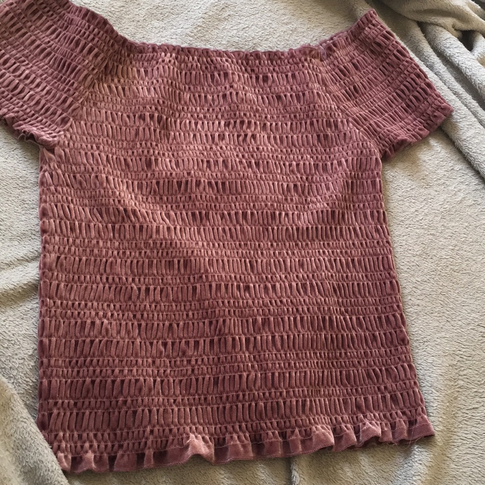 Says XL but runs small brand new never worn.